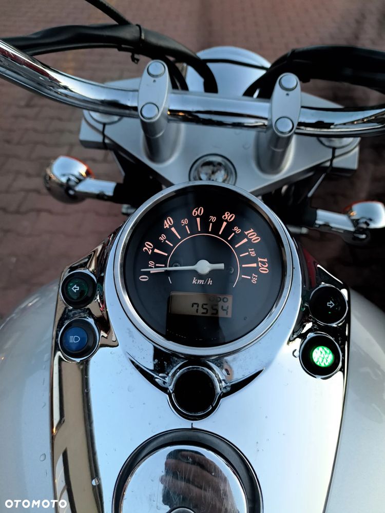 Suzuki Intruder - 11