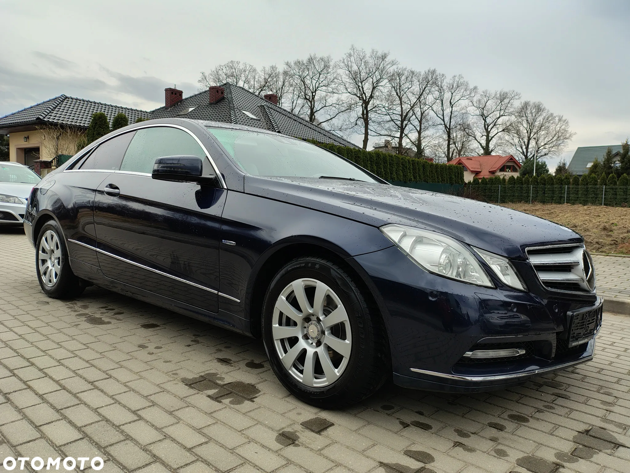 Mercedes-Benz Klasa E 250 CGI Coupe BlueEFFICIENCY Automatik Avantgarde - 14