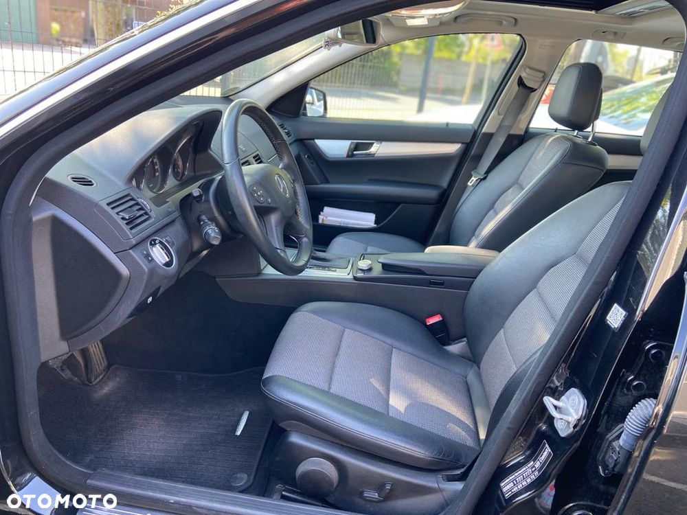 Mercedes-Benz Klasa C 180 CGI Automatik BlueEFFICIENCY Avantgarde - 16