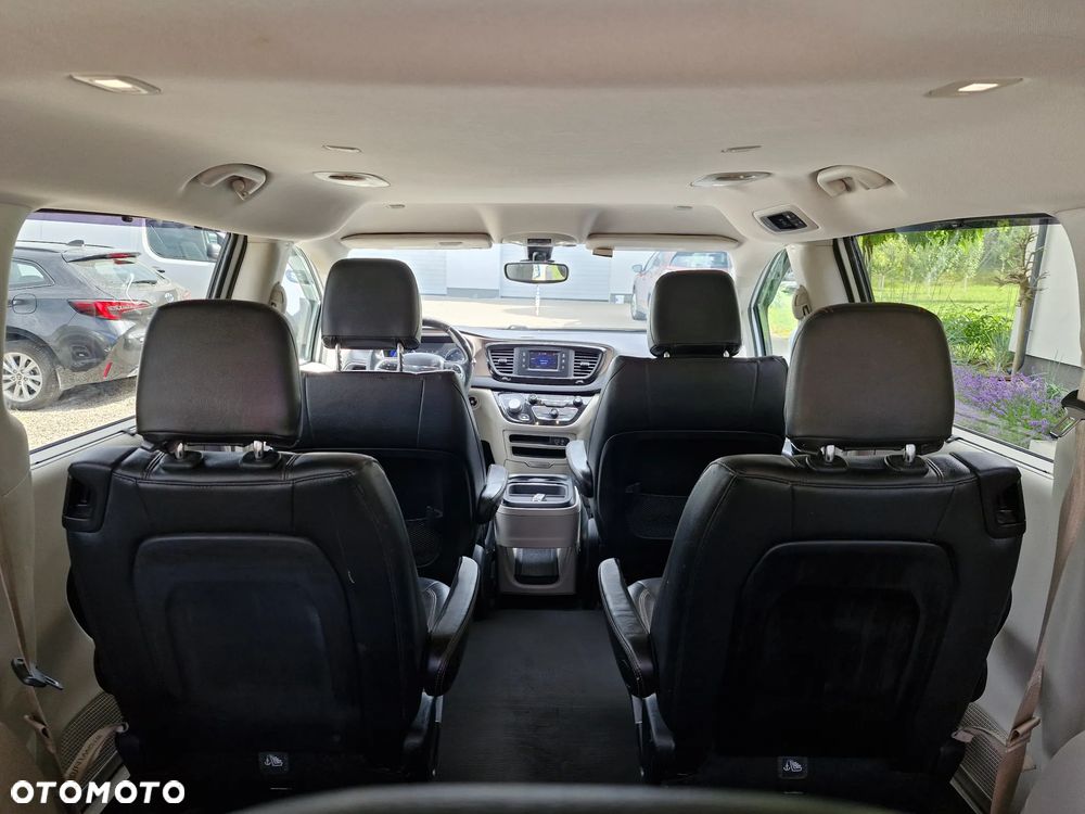 Chrysler Pacifica - 17