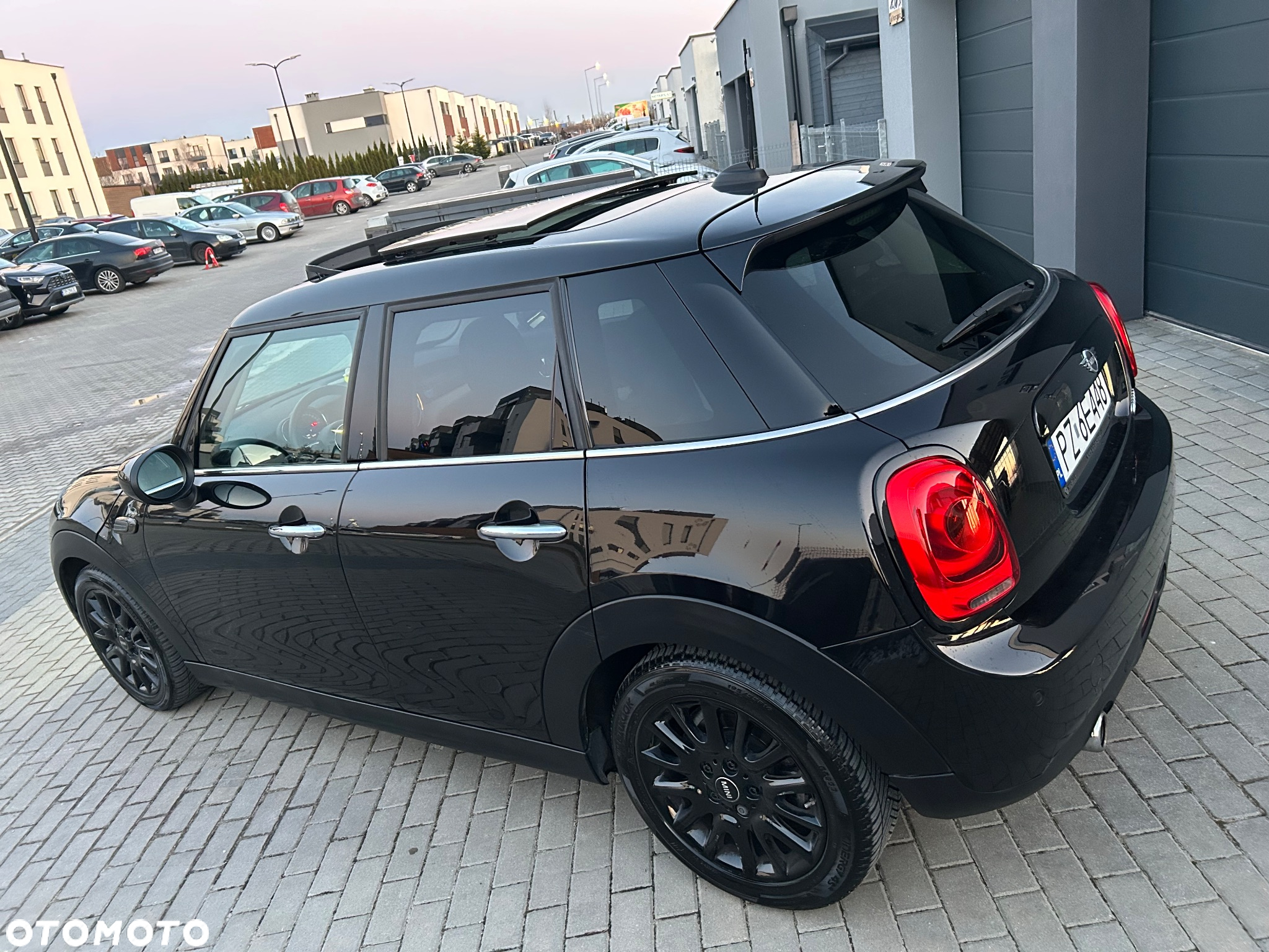 MINI Cooper Essential Trim - 4