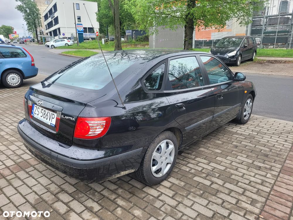 Hyundai Elantra 2.0i GLS - 4