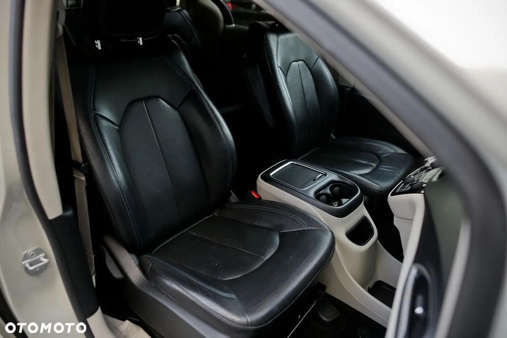 Chrysler Pacifica - 21