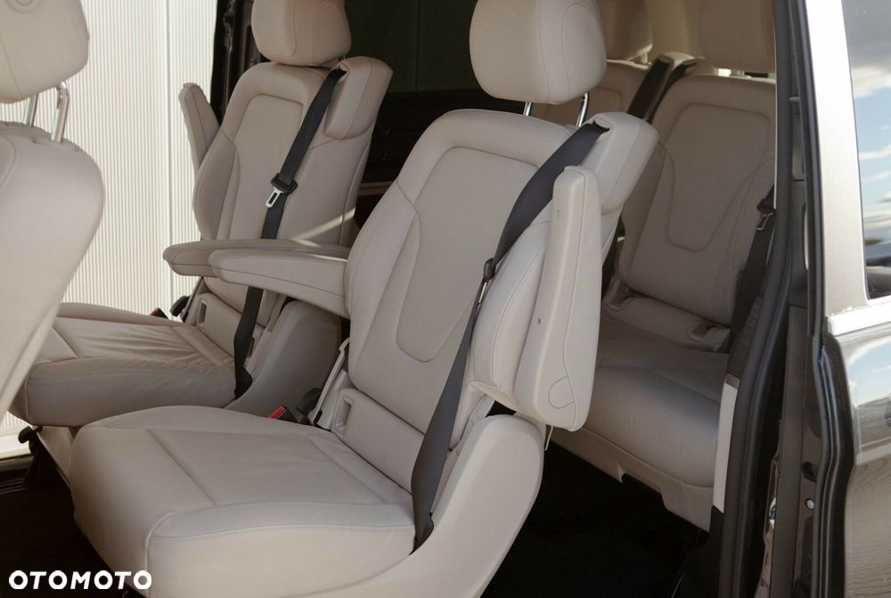 Mercedes-Benz Klasa V - 28