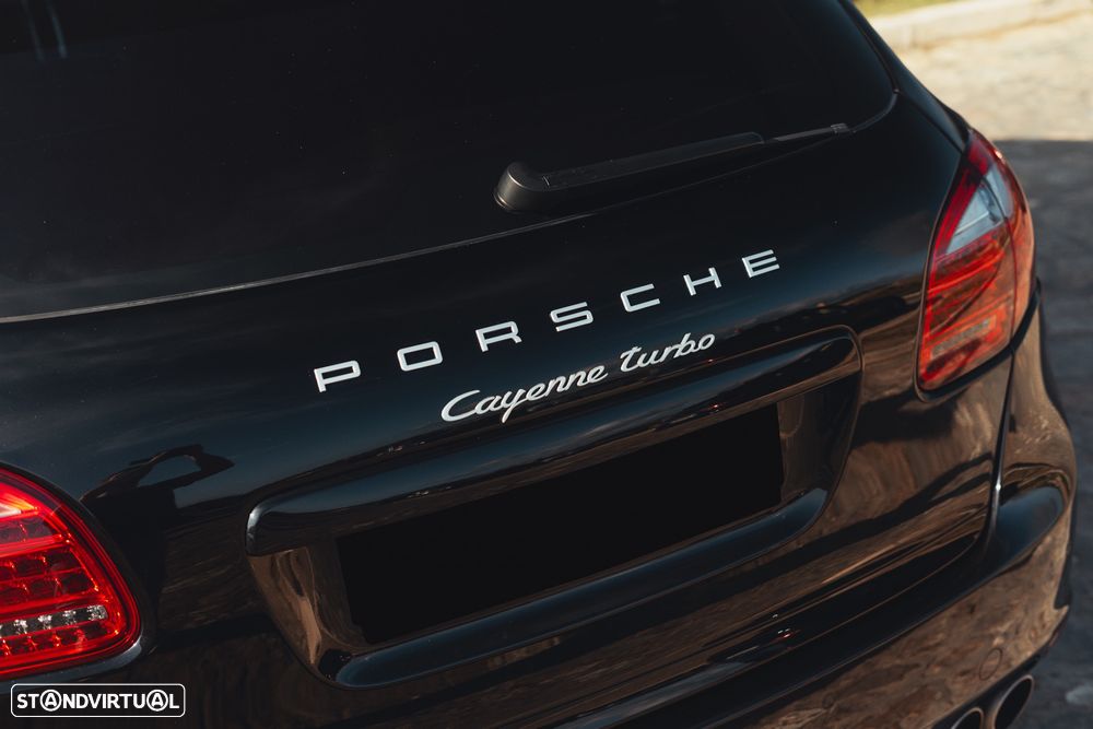 Porsche Cayenne Turbo - 15