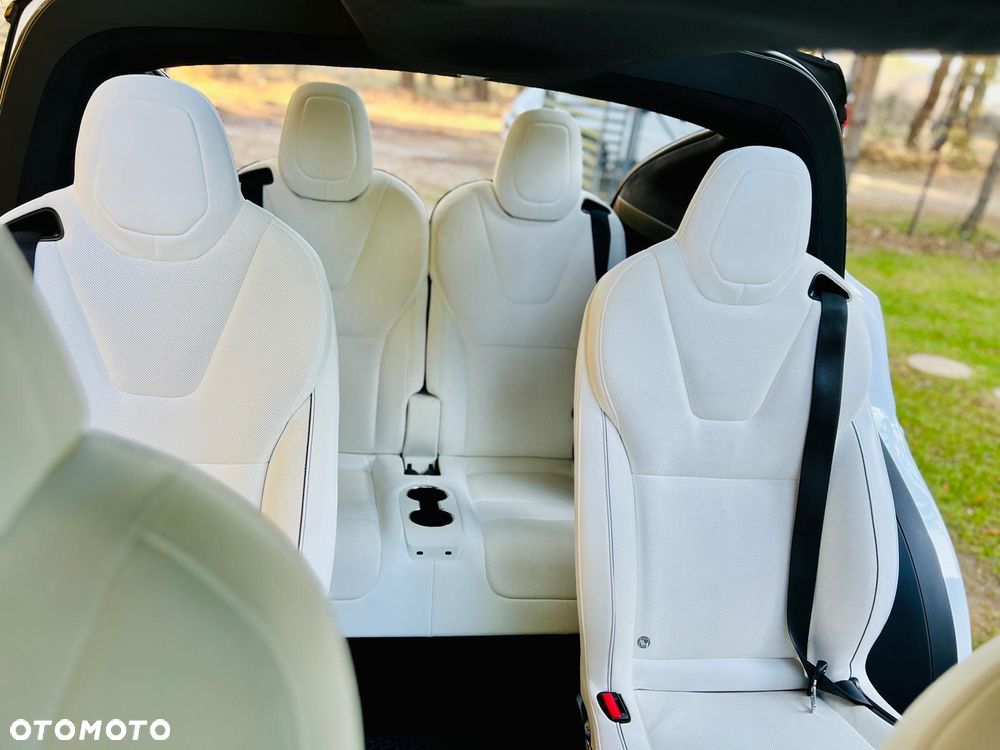 Tesla Model X - 19