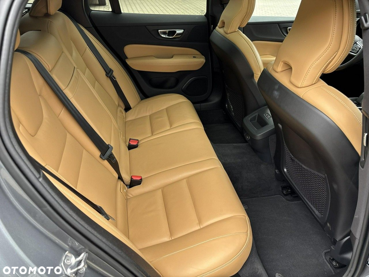 Volvo V60 Cross Country - 18