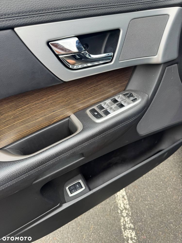 Jaguar XF 2.0 T Luxury - 24