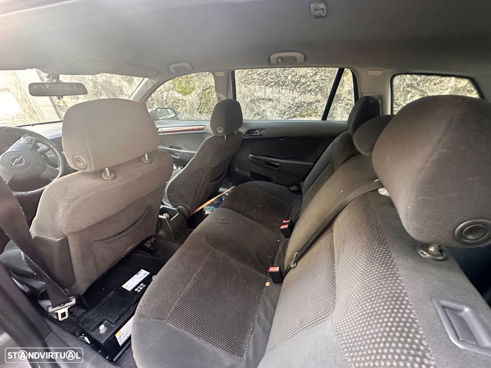 Opel Astra Caravan - 9