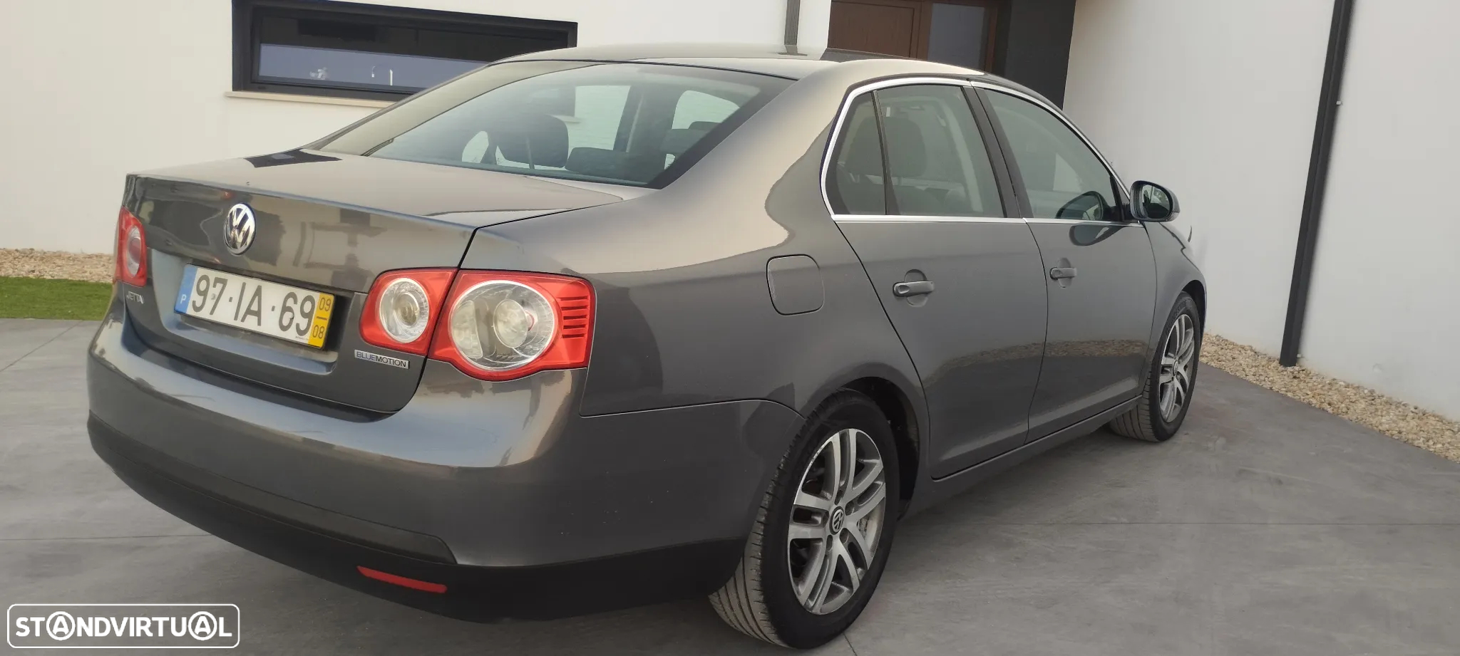 VW Jetta 1.9 TDi BlueM. Confortline - 12