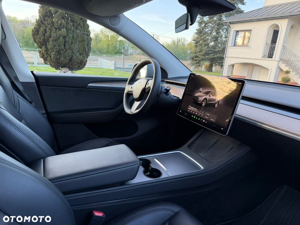 Tesla Model Y Long Range AWD - 6
