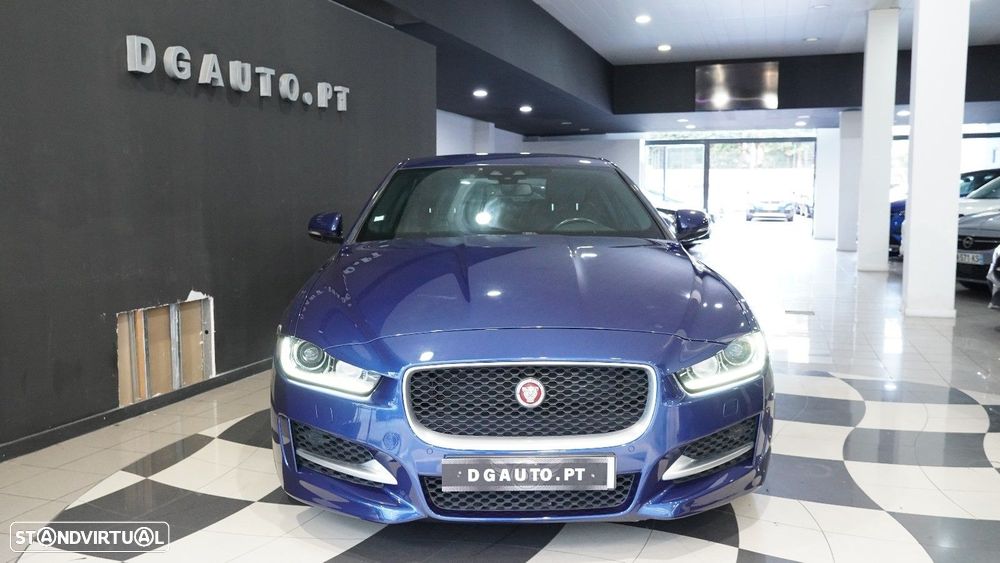Jaguar XE - 4