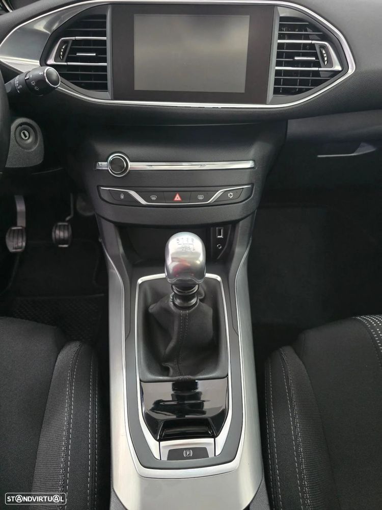 Peugeot 308 1.2 PureTech Allure Pack - 11