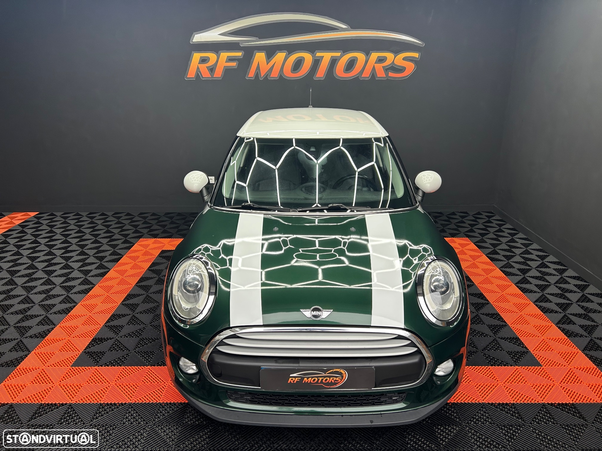 MINI 5 Portas Cooper D Auto - 13