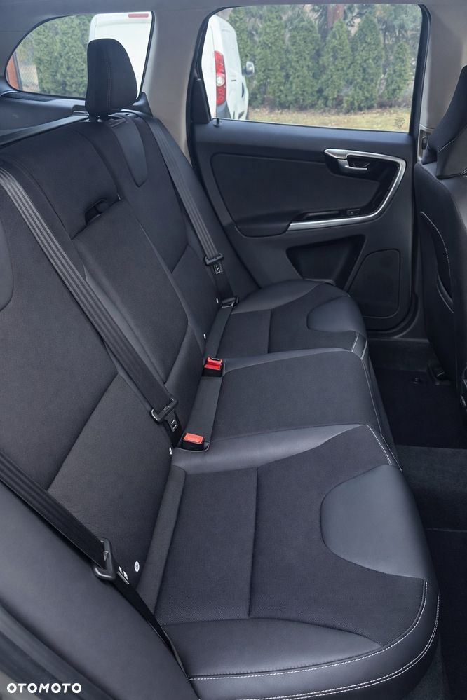 Volvo XC 60 D5 AWD Momentum - 3