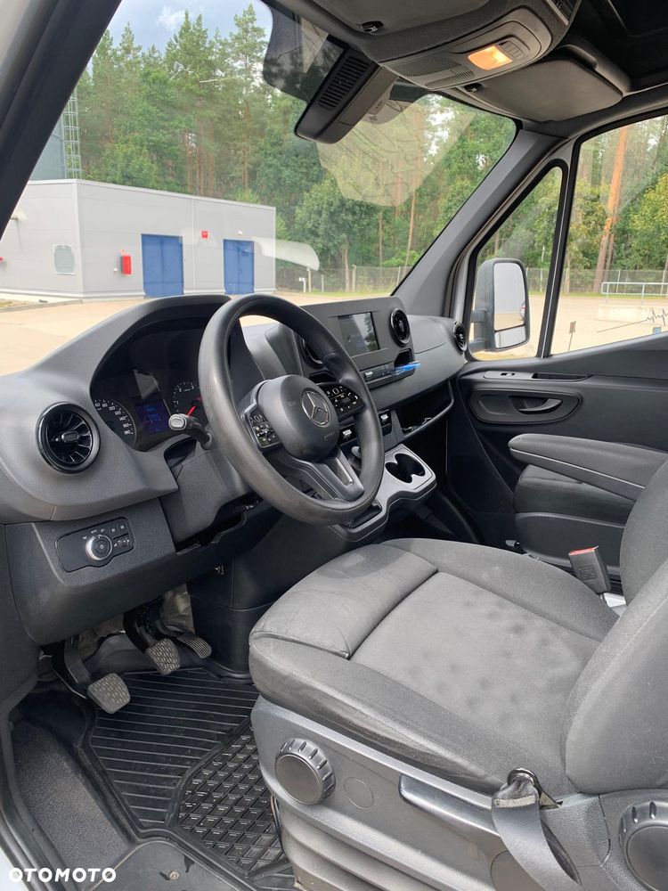 Mercedes-Benz Sprinter - 9