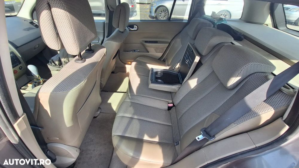 Renault Megane II 1.6 Influence - 8