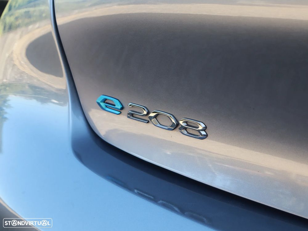 Peugeot e-208 Allure - 9