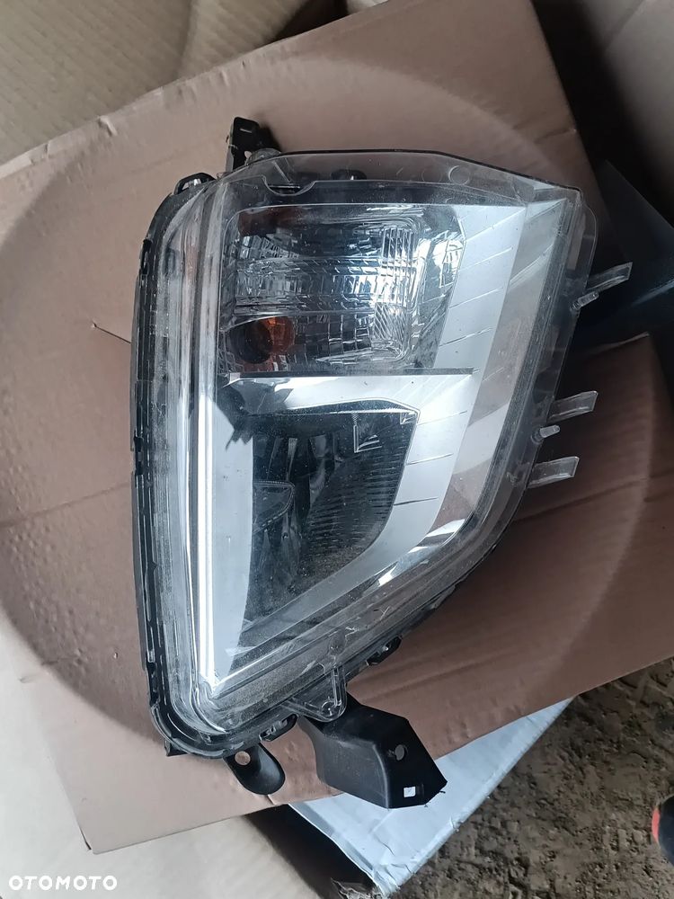 MITSUBISHI ECLIPSE CROSS HALOGEN PRAWY PRZÓD 2017-2020 ROK