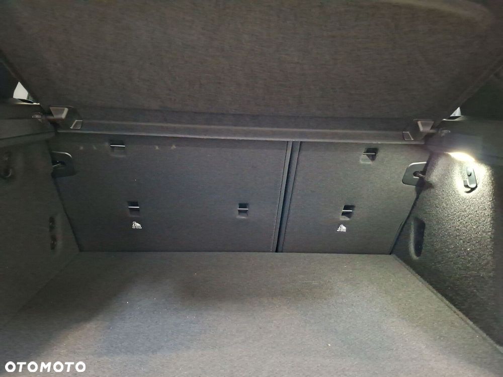 BMW Seria 1 120 mHEV - 19