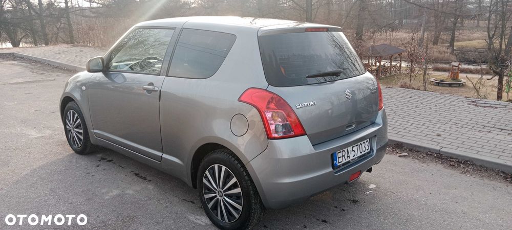 Suzuki Swift - 4