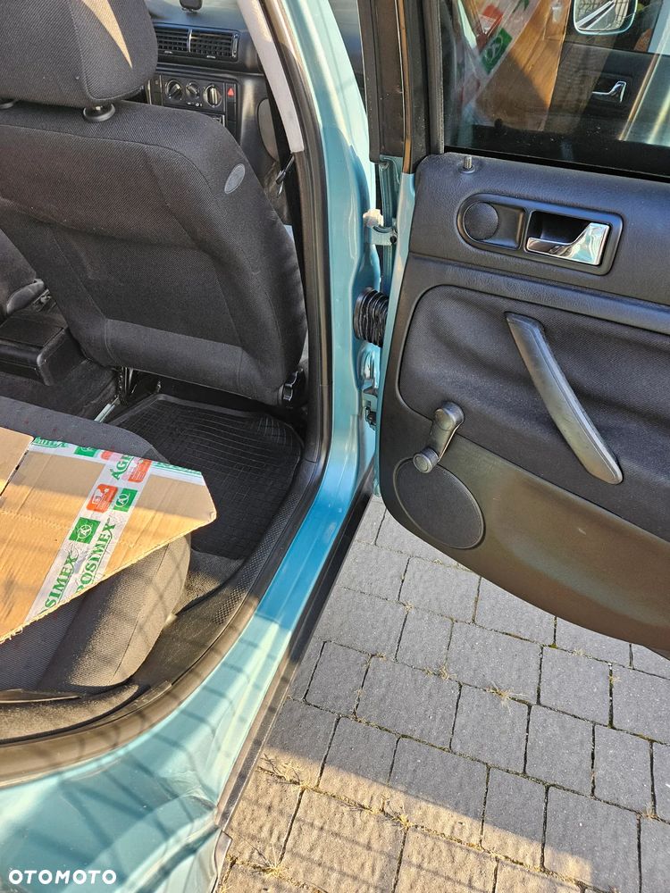 Volkswagen Passat 1.6 CL - 17