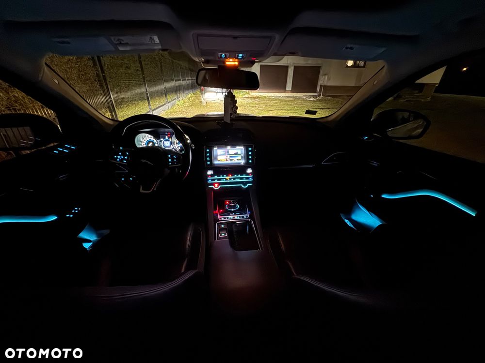 Jaguar F-Pace 2.0 i4P AWD Prestige - 17