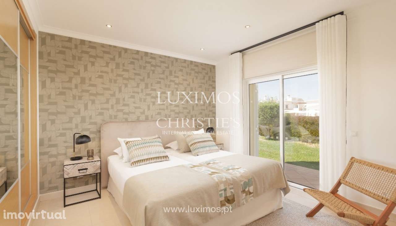 Moradia V3 mobilada e com jardim para venda em Salema, Algarve - Grande imagem: 4/24