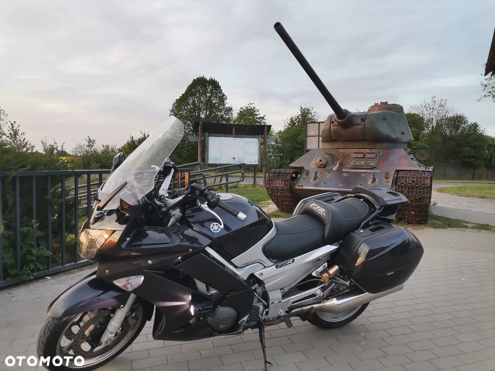 Yamaha FJR - 2