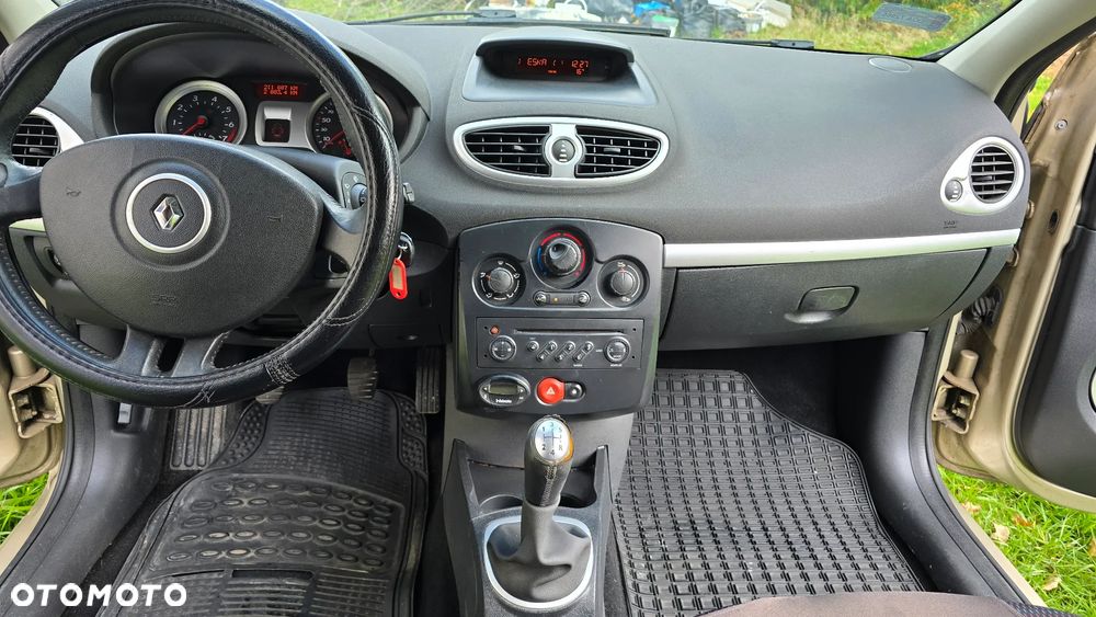 Renault Clio 1.6 16V Expression - 10