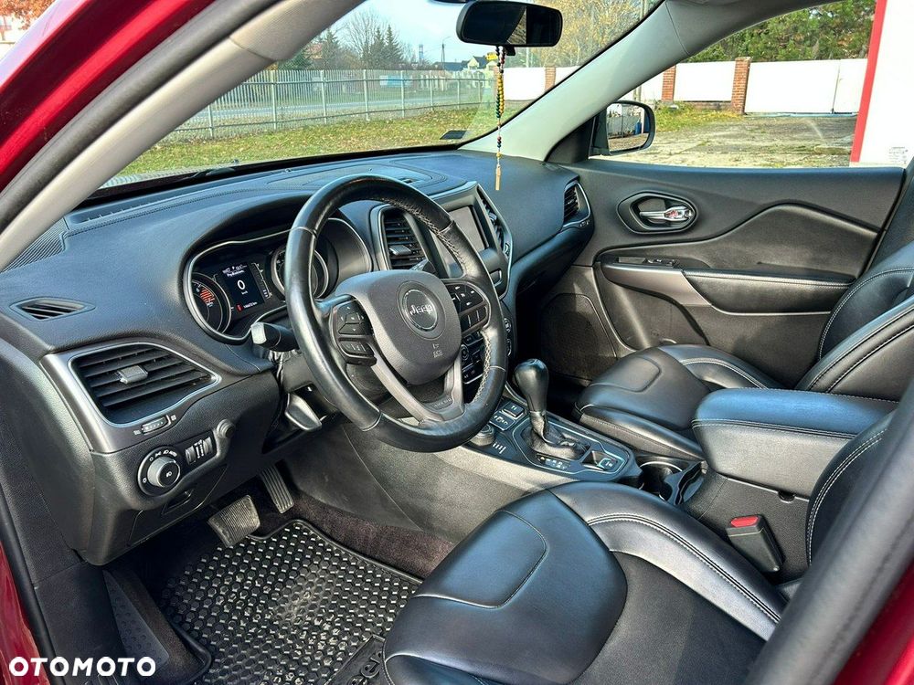 Jeep Cherokee - 10