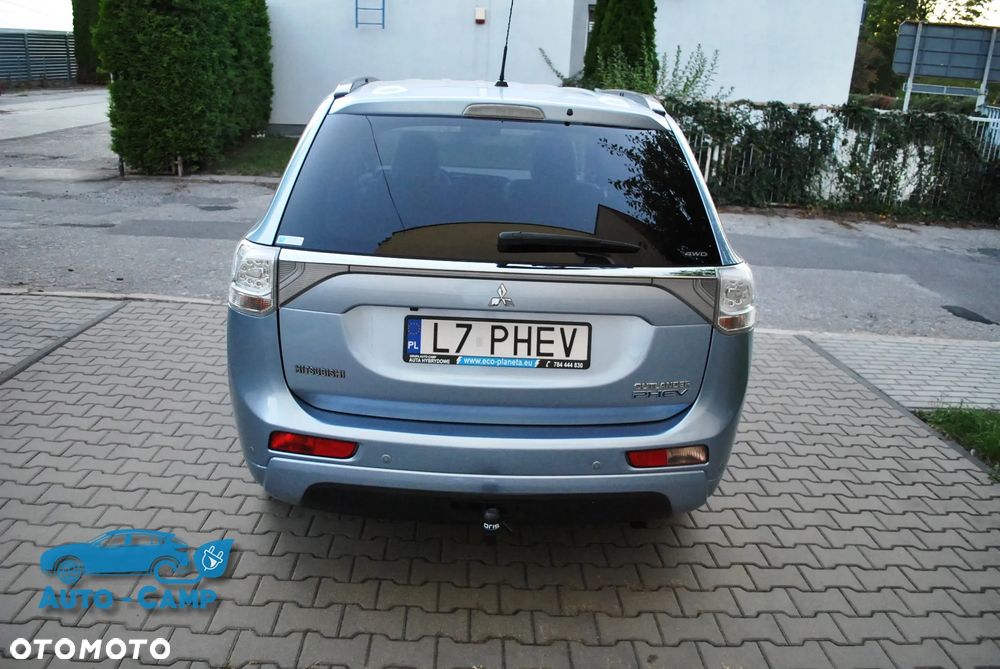 Mitsubishi Outlander Instyle NAVI + - 28