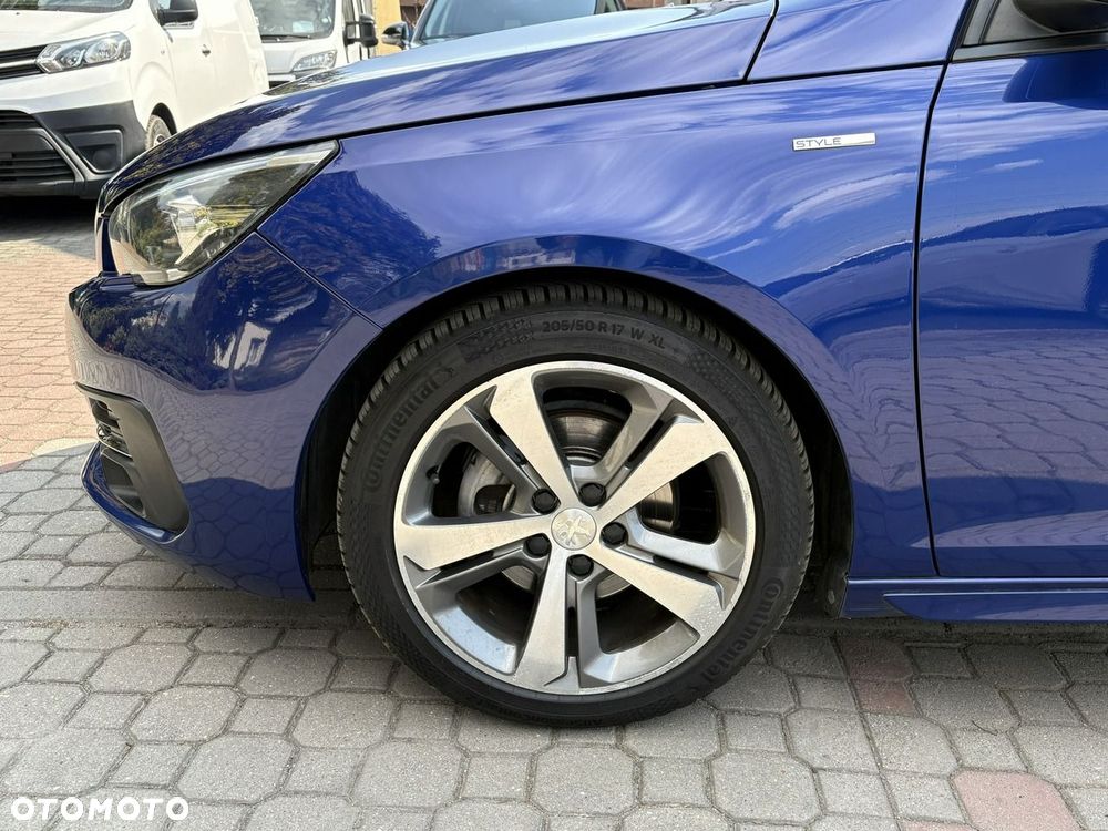 Peugeot 308 - 8