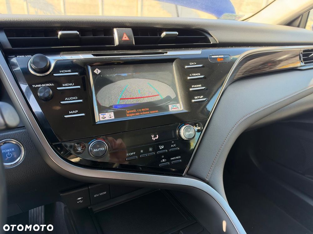 Toyota Camry 2.5 Hybrid Comfort CVT - 21