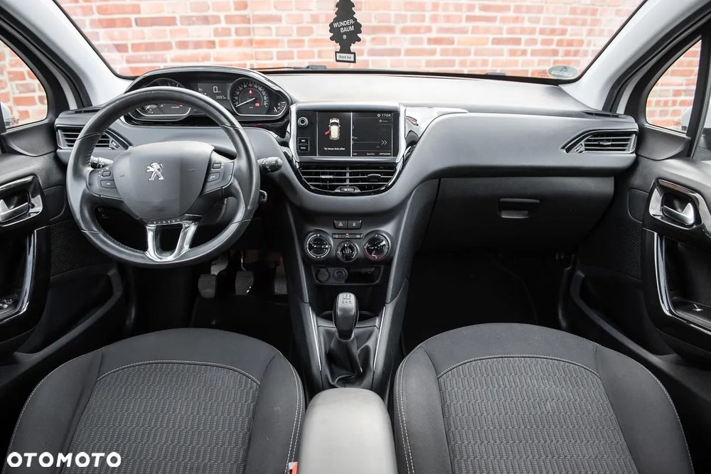 Peugeot 208 - 24