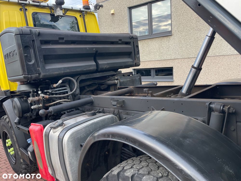 Mercedes-Benz Unimog u 20  pojazd specjalny traktor rolniczy wywrotka pojazd komunalny zimowego utrzymania dróg - 21