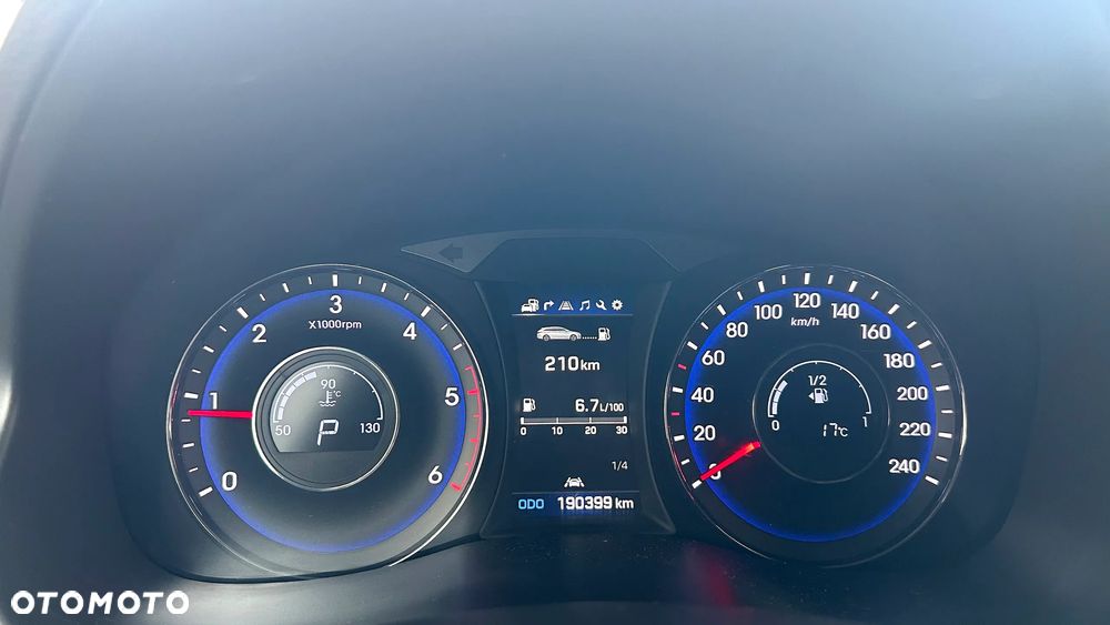 Hyundai i40 Kombi blue 1.7 CRDi DCT Premium - 15