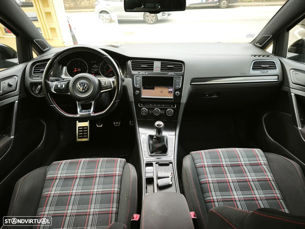 VW Golf GTI Performance BlueMotion - 26