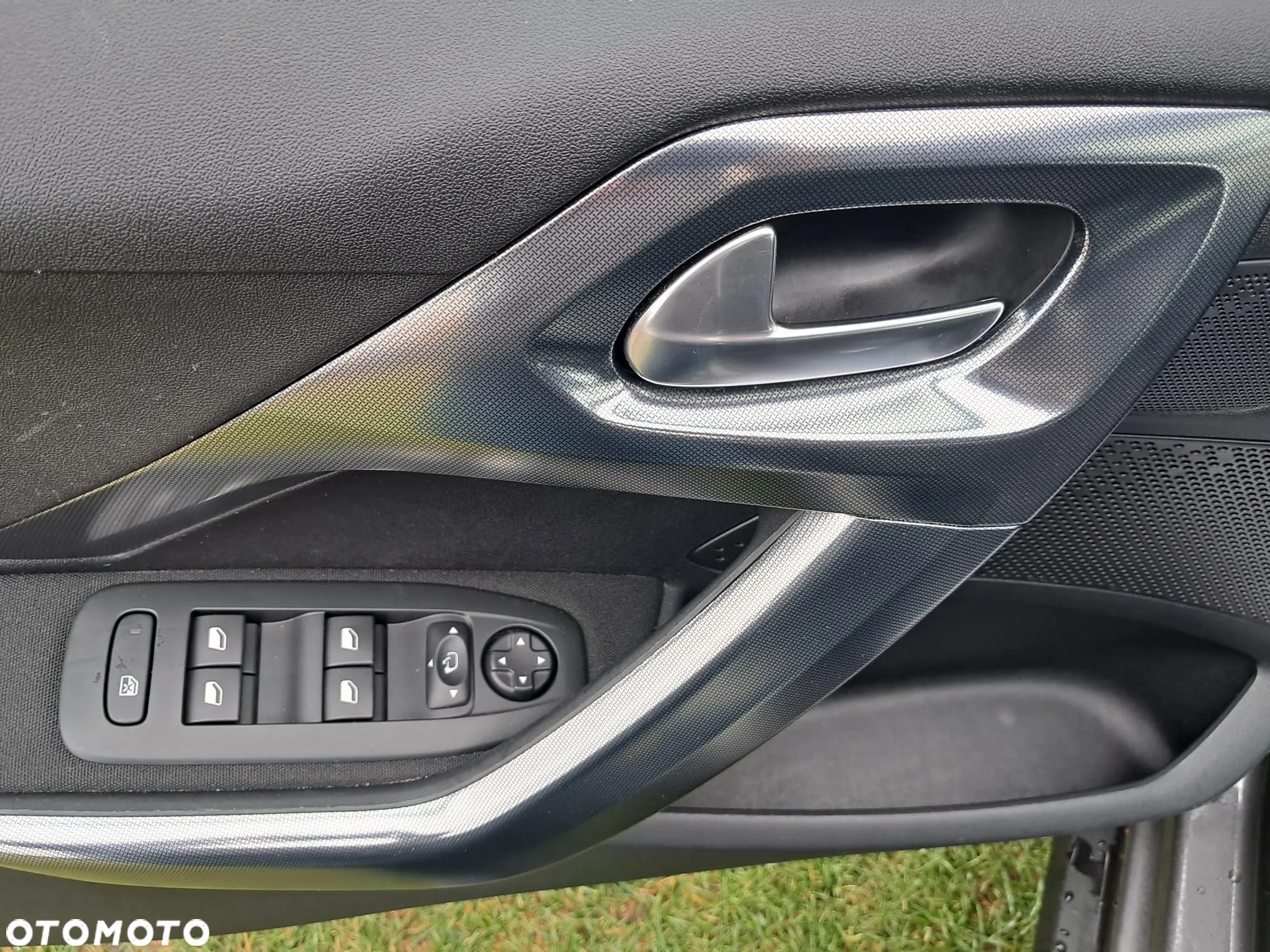 Peugeot 2008 1.2 Pure Tech Allure S&S EAT6 - 29