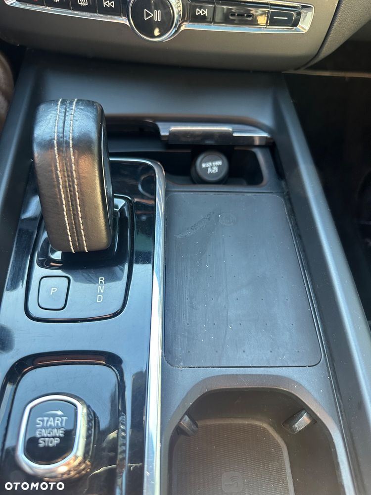 Volvo XC 60 T8 Twin Engine AWD Geartronic RDesign - 28
