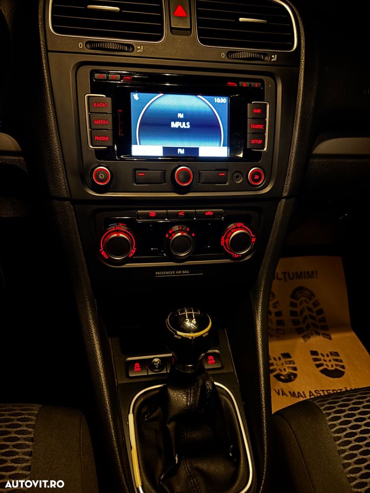 Volkswagen Golf 1.6 TDI BlueMotion Technology Comfortline - 24