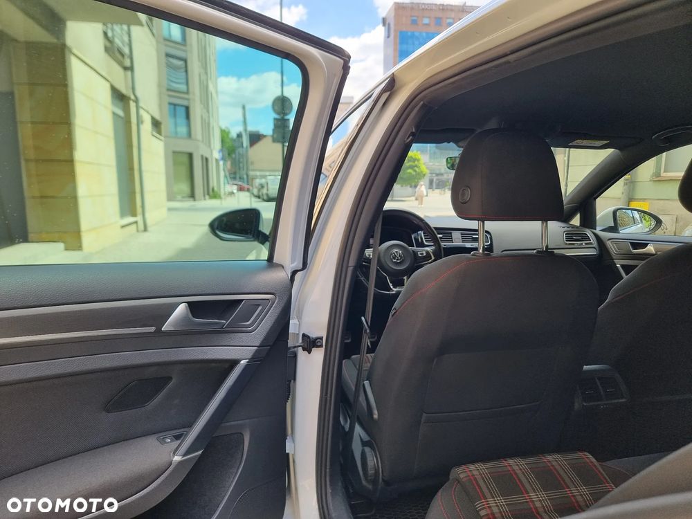 Volkswagen Golf - 7