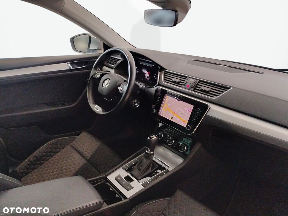 Skoda Superb 2.0 TDI SCR Ambition DSG - 17