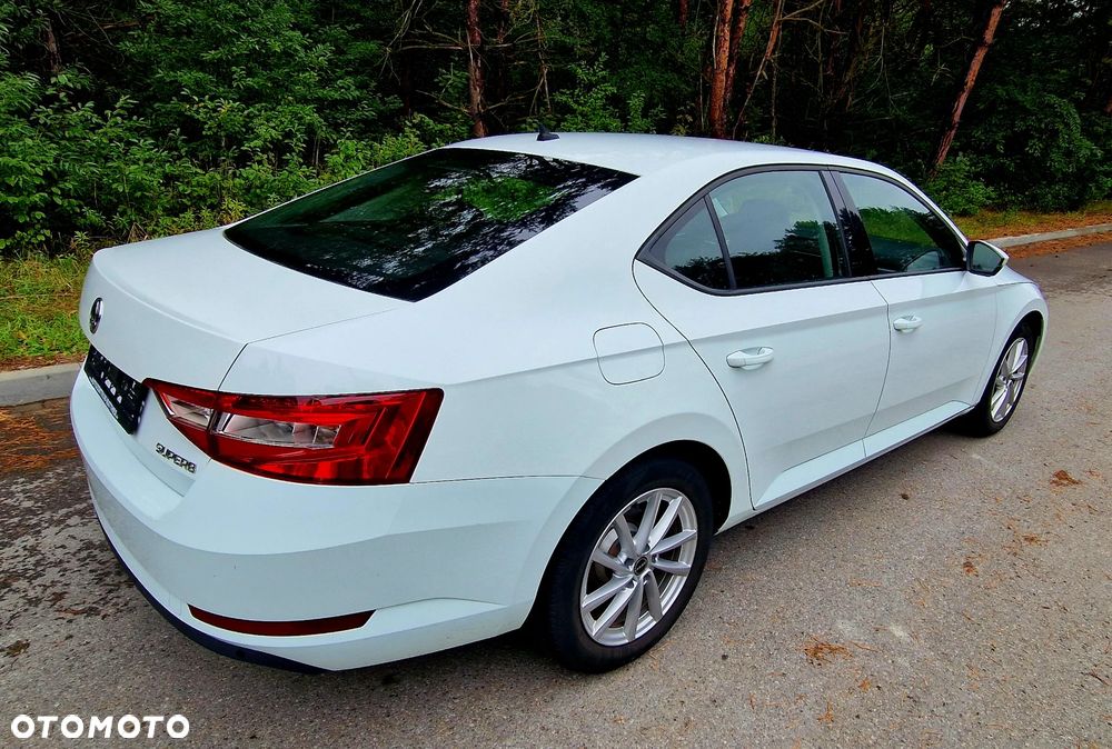 Skoda Superb 2.0 TDI Premium Edition - 10