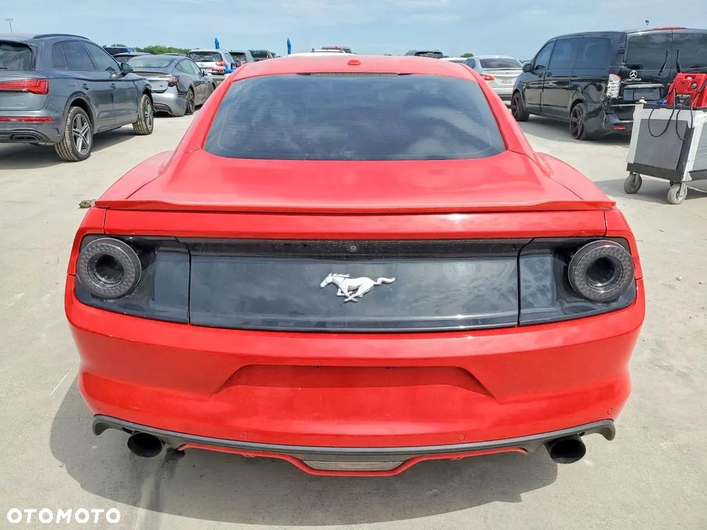 Ford Mustang - 6