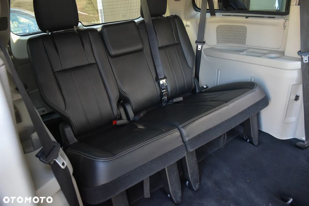 Lancia Voyager 2.8CRD Platinum - 37