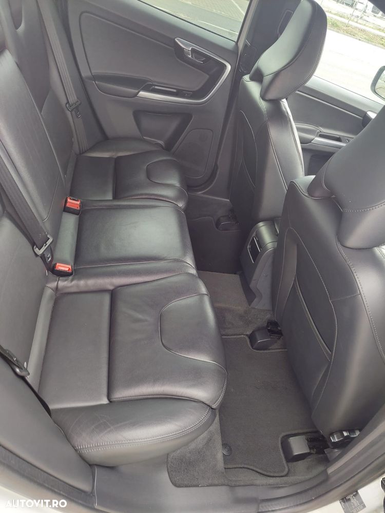 Volvo XC 60 D5AWD Momentum - 10