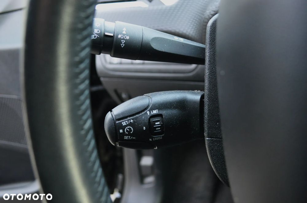 Peugeot 2008 1.2 Pure Tech Style S&S - 17