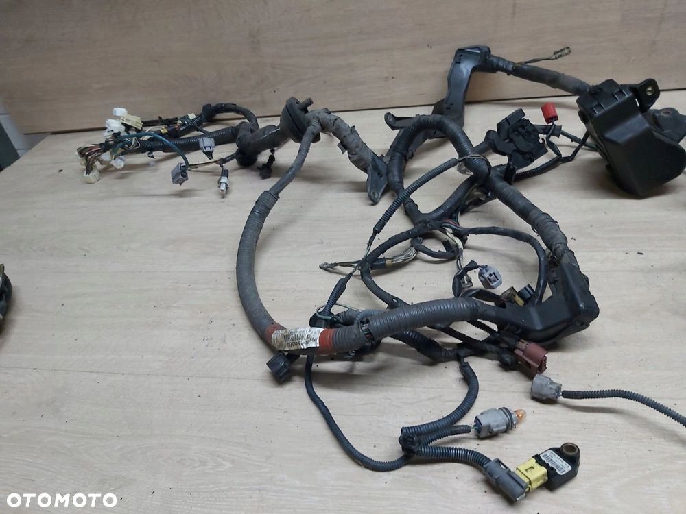TOYOTA Avensis T25 03-05r wiązka komory silnika pasa przedniego lamp 1,8 vv - 3