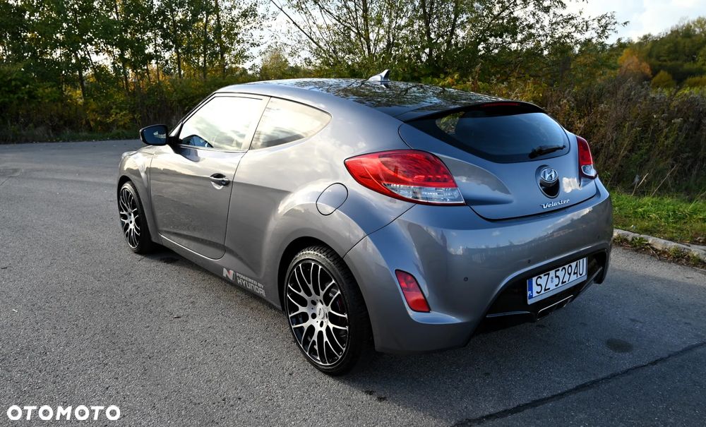 Hyundai Veloster - 12